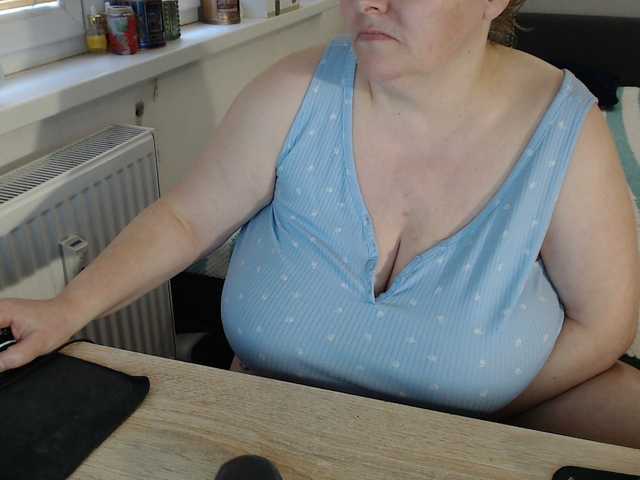 Bessy123's BongaCams show and profile