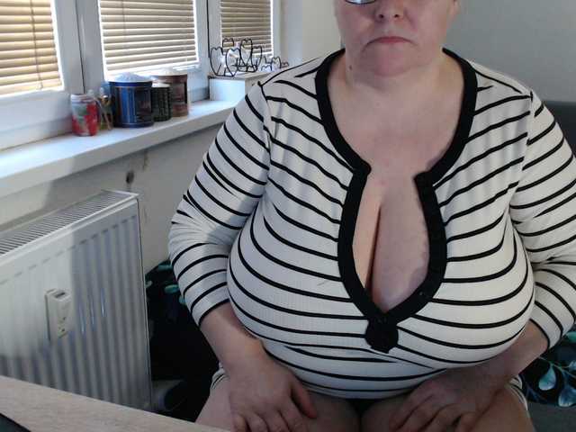 Bessy123's BongaCams show and profile