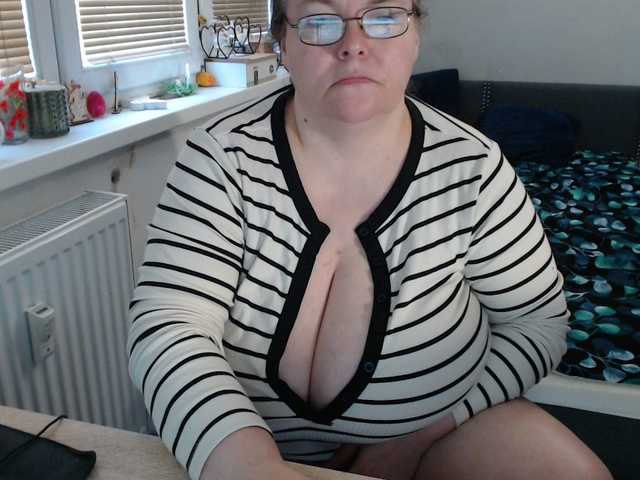 Bessy123's BongaCams show and profile