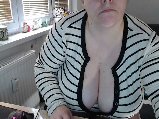 Bessy123's BongaCams show and profile