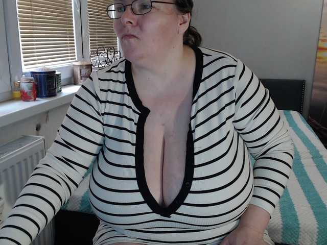 Bessy123's BongaCams show and profile