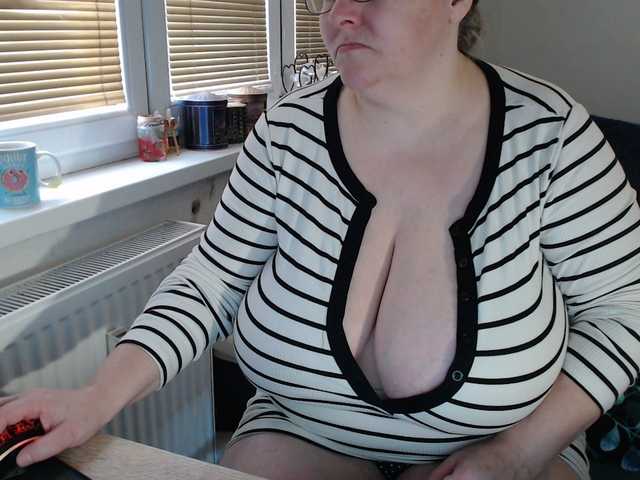 Bessy123's BongaCams show and profile