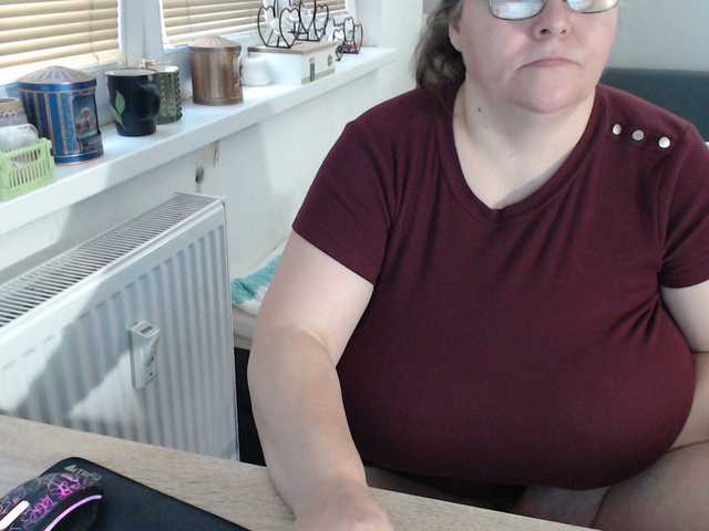 Bessy123's BongaCams show and profile