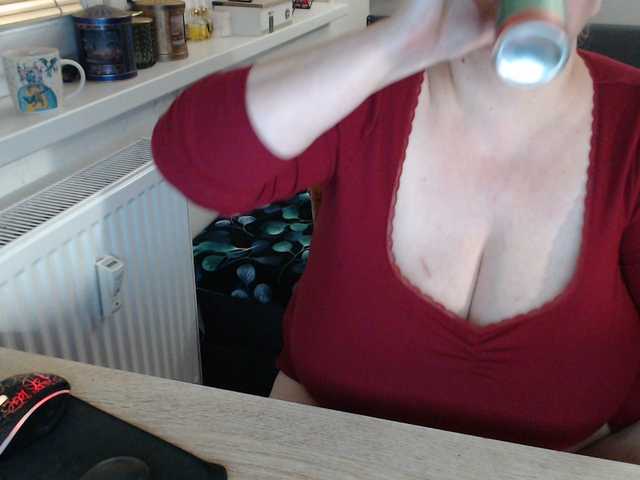 Bessy123's BongaCams show and profile