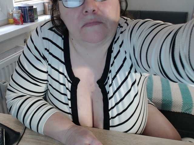 Bessy123's BongaCams show and profile