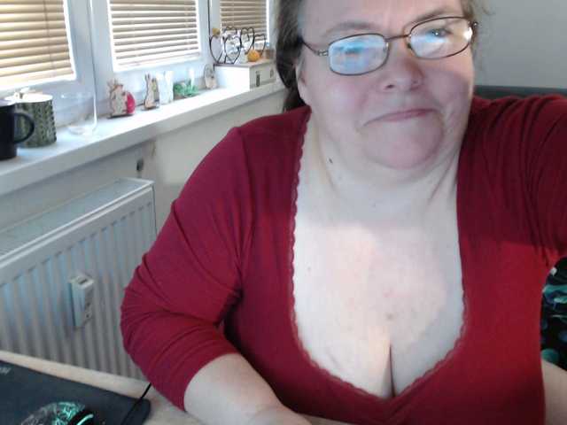 Bessy123's BongaCams show and profile