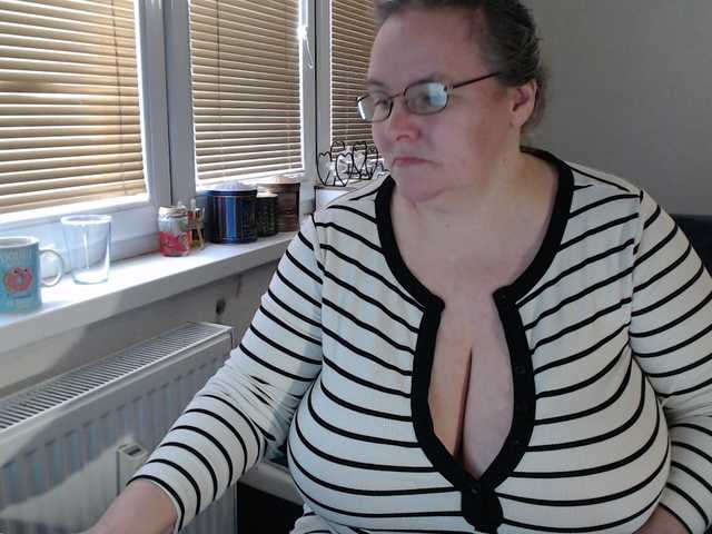 Bessy123's BongaCams show and profile