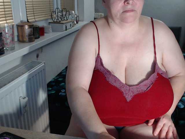 Bessy123's BongaCams show and profile
