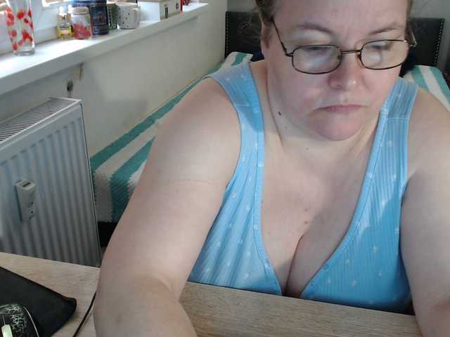 Bessy123's BongaCams show and profile