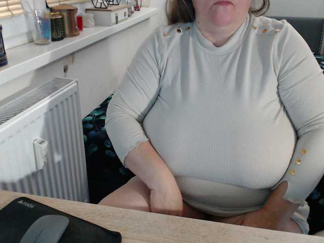 Bessy123's BongaCams show and profile