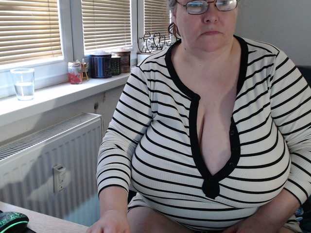 Bessy123's BongaCams show and profile