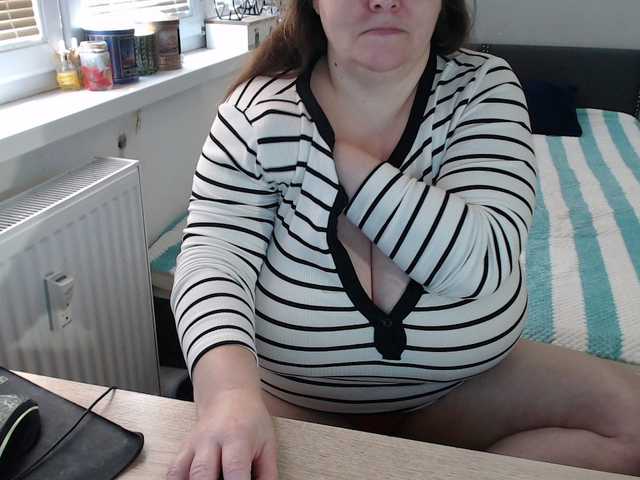 Bessy123's BongaCams show and profile