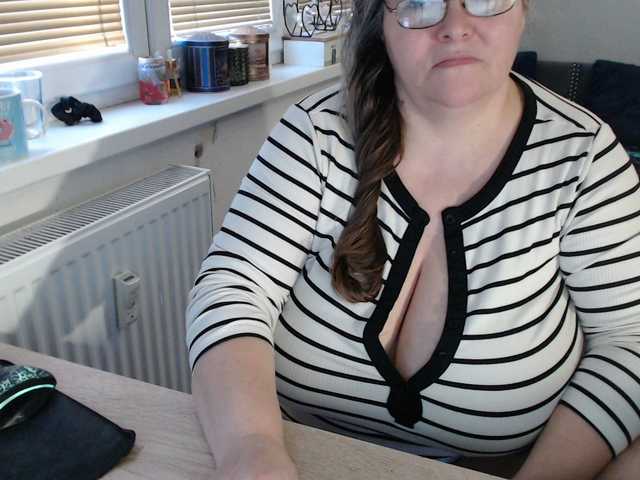 Bessy123's BongaCams show and profile