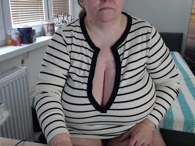 Bessy123's BongaCams show and profile