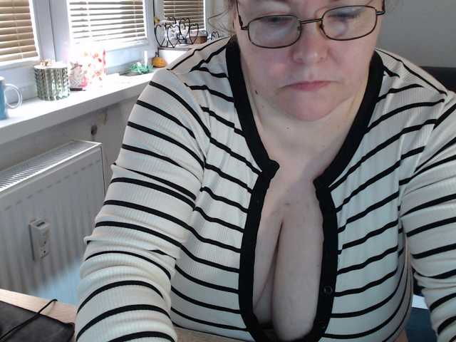 Bessy123's BongaCams show and profile