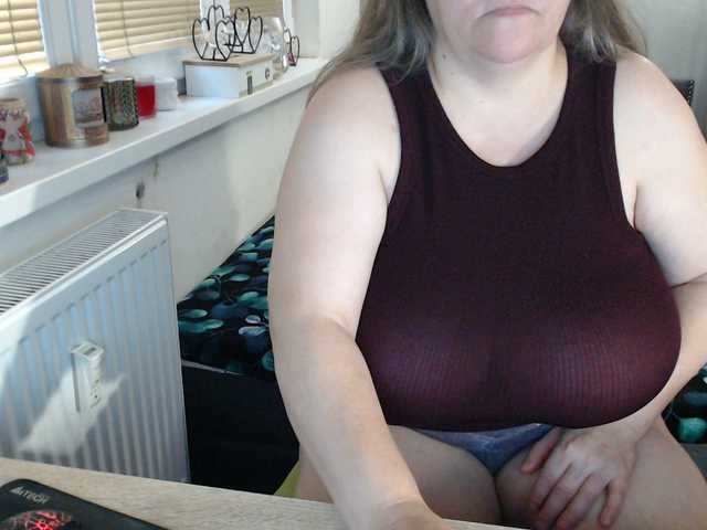 Bessy123's BongaCams show and profile