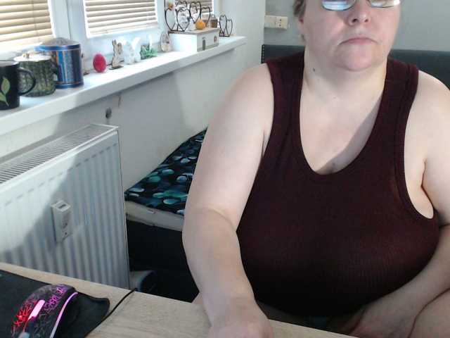 Bessy123's BongaCams show and profile