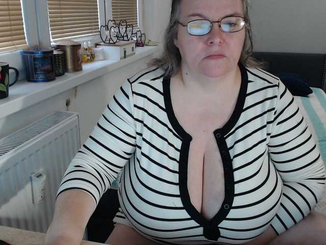 Bessy123's BongaCams show and profile