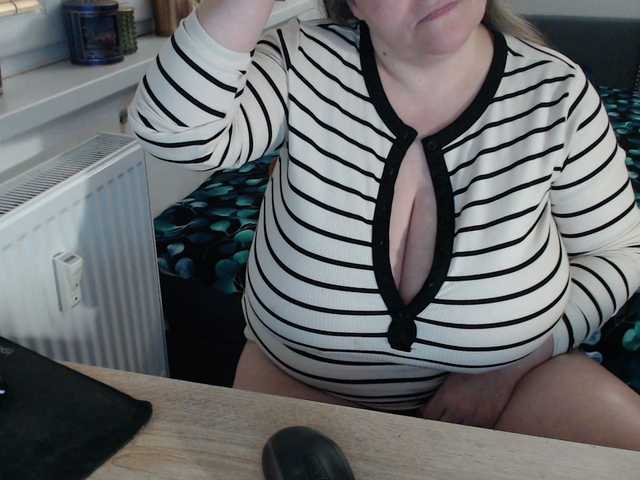 Bessy123's BongaCams show and profile