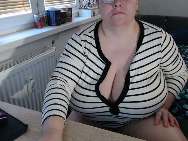 Bessy123's BongaCams show and profile