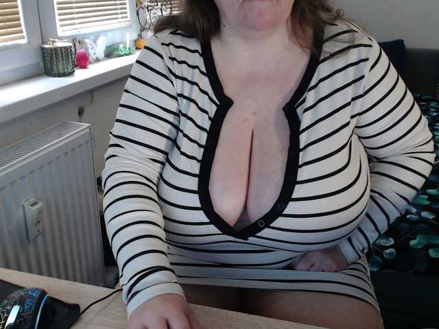 Bessy123's BongaCams show and profile