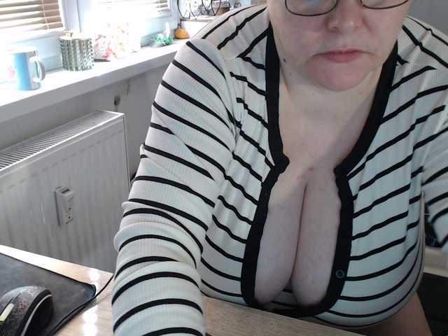 Bessy123's BongaCams show and profile