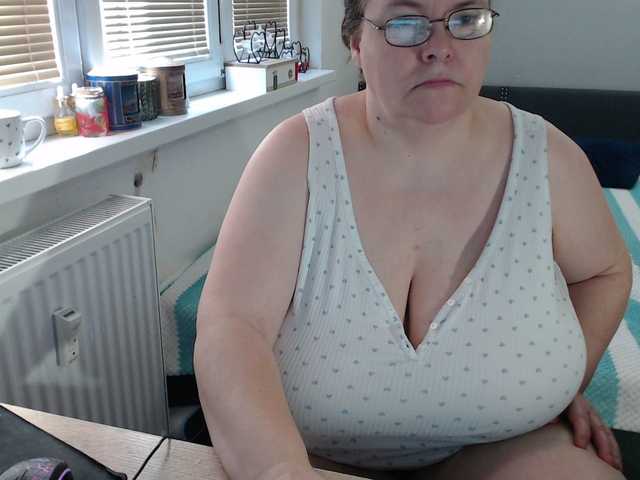 Bessy123's BongaCams show and profile