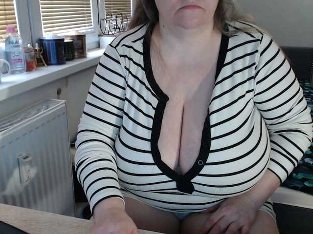 Bessy123's BongaCams show and profile