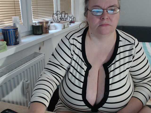 Bessy123's BongaCams show and profile