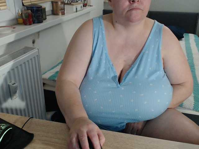 Bessy123 live cam profile