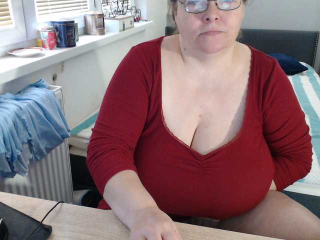 Bessy123's BongaCams show and profile
