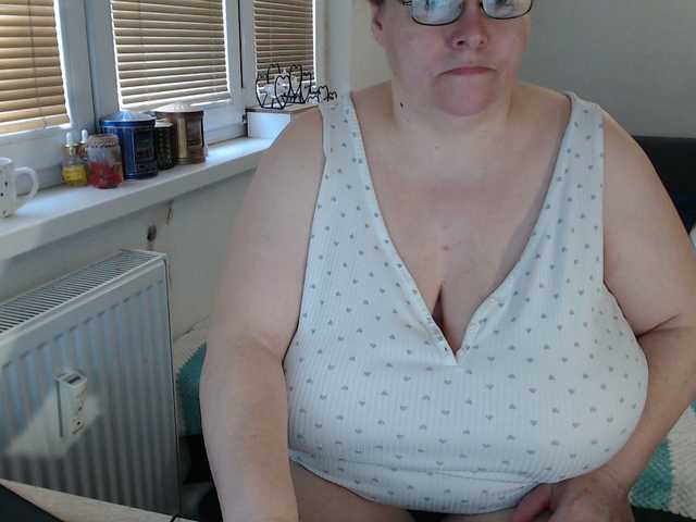 Bessy123's BongaCams show and profile