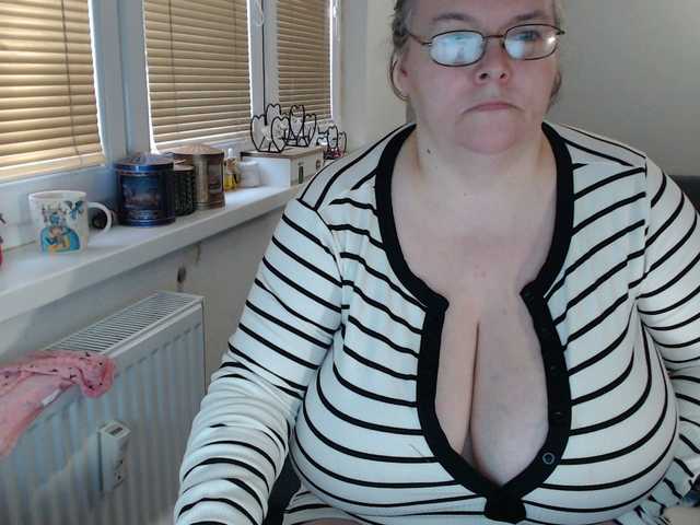Bessy123's BongaCams show and profile