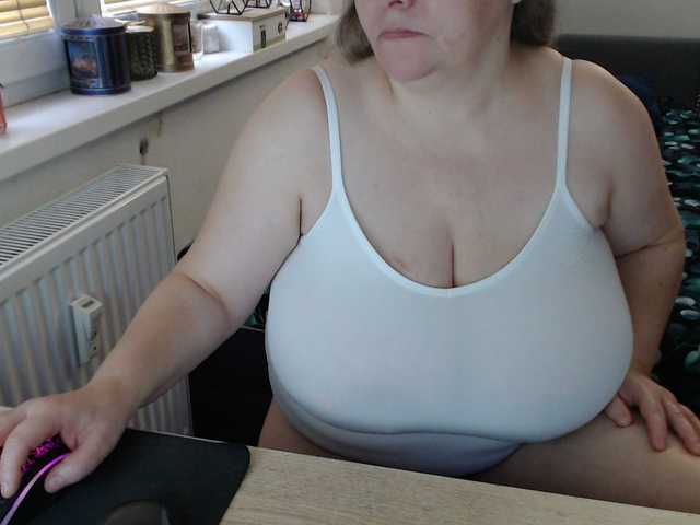 Bessy123's BongaCams show and profile