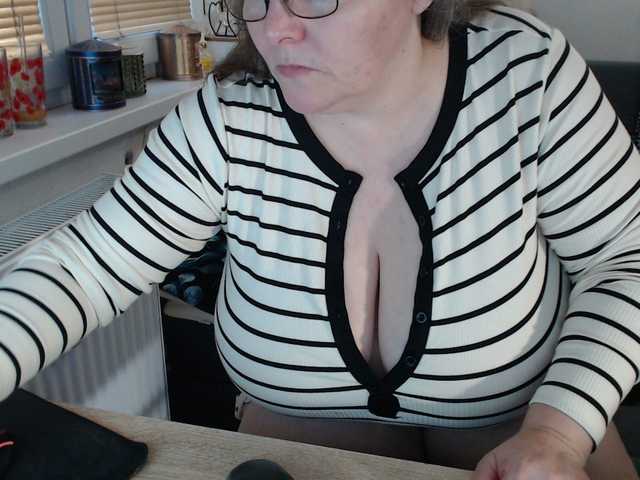 Bessy123's BongaCams show and profile