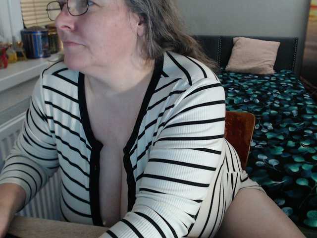 Bessy123's BongaCams show and profile