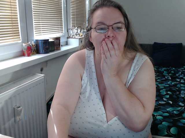 Bessy123's BongaCams show and profile