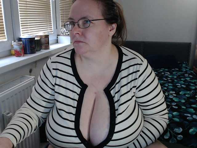 Bessy123's BongaCams show and profile