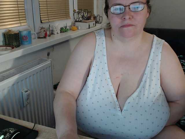 Bessy123's BongaCams show and profile