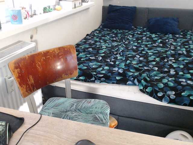 Bessy123's BongaCams show and profile