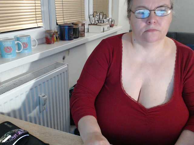 Bessy123's BongaCams show and profile