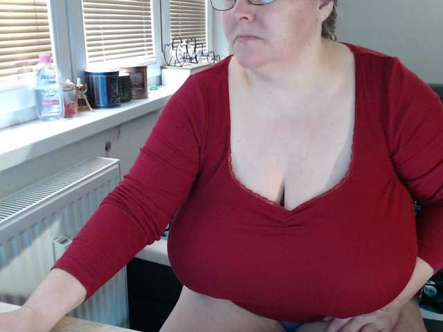 Bessy123's BongaCams show and profile