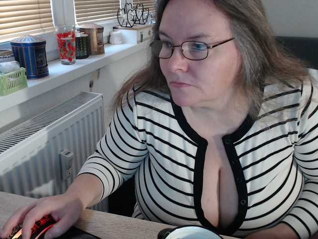 Bessy123's BongaCams show and profile