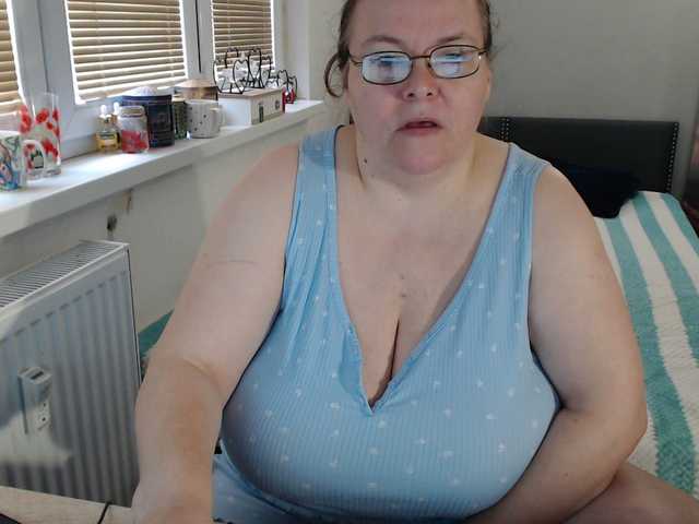 Bessy123's BongaCams show and profile