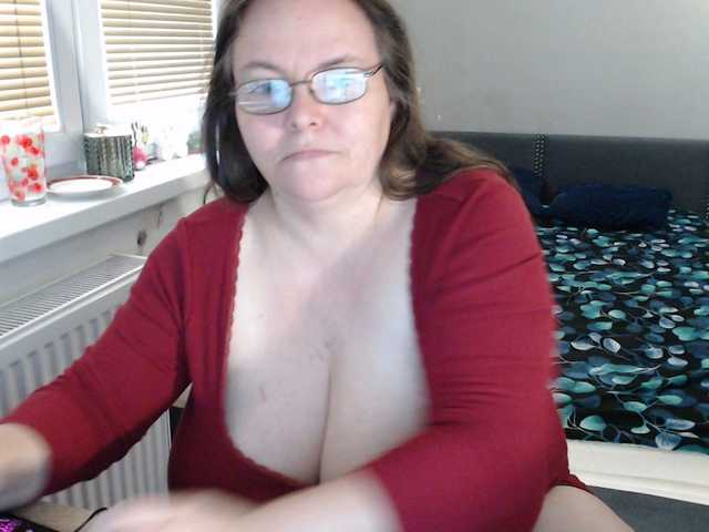 Bessy123's BongaCams show and profile