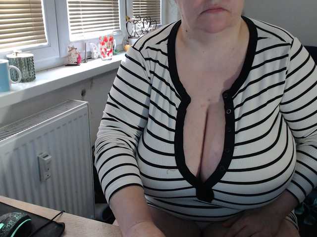 Bessy123's BongaCams show and profile