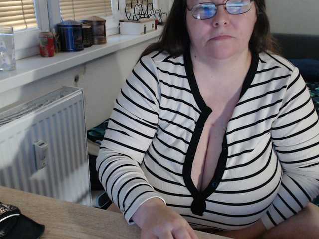 Bessy123's BongaCams show and profile