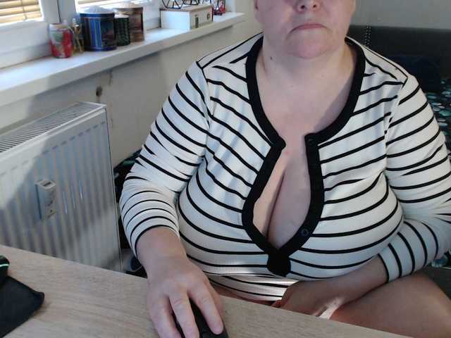 Bessy123's BongaCams show and profile