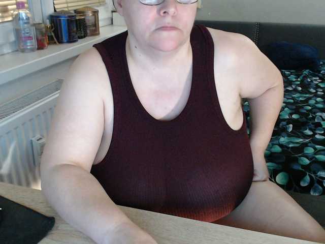 Bessy123's BongaCams show and profile