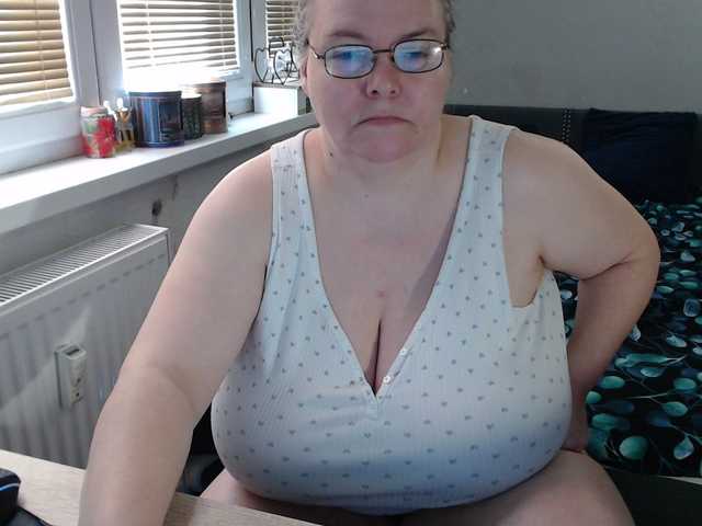 Bessy123's BongaCams show and profile